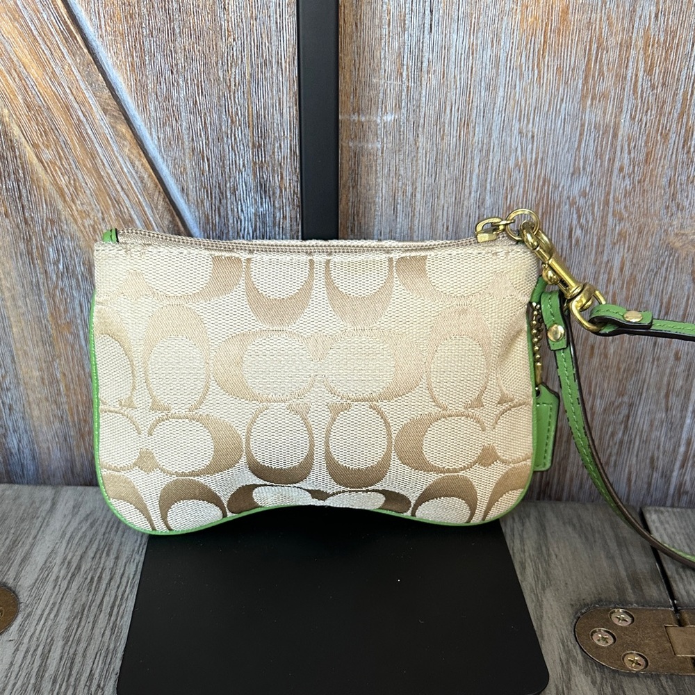 Coach Signature Canvas Wristlet Light Khaki Green Grass with Matching Tag - Picture 4 of 16